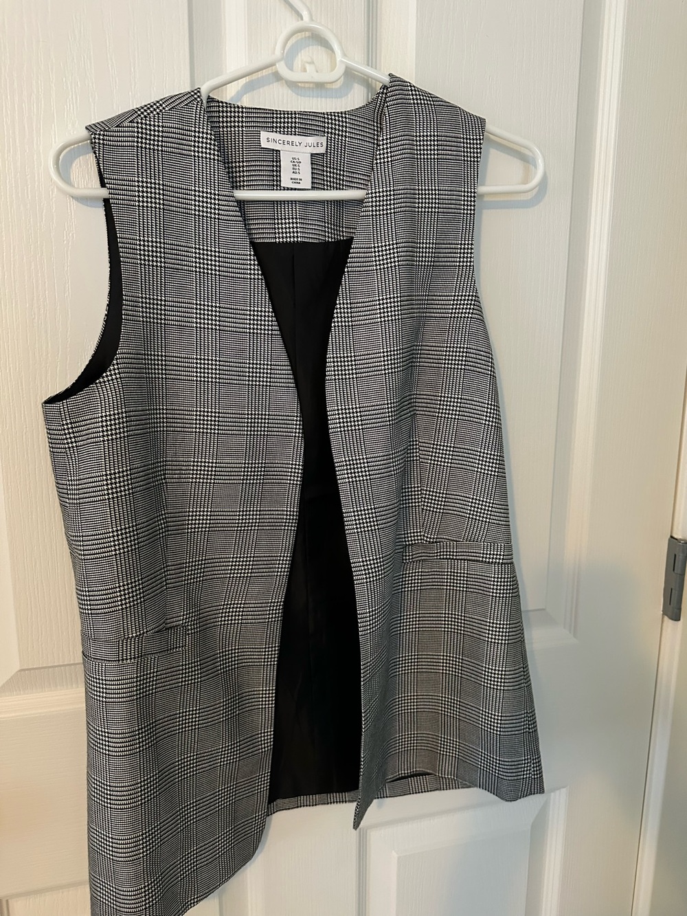 Sincerly Jules Black & White Glen Plaid Sleeveless Long Vest